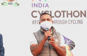Cyclists Brave Winter Chill