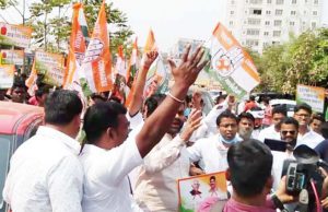 ପେଟ୍ରୋଲ ପମ୍ପରୁ ହୋର୍ଡିଂ ଖୋଲିବ କଂଗ୍ରେସ