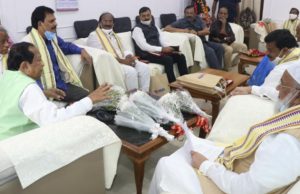 ତେଲୁଗୁ ବହି ଯୋଗାଇବାକୁ ଦାବି