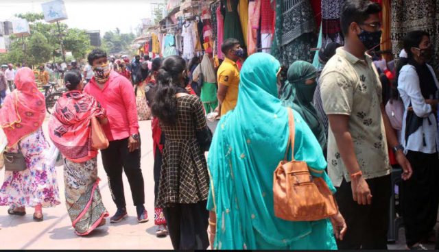 ପାର୍ବଣ ବଜାରରେ ବଢୁଛି ଭିଡ