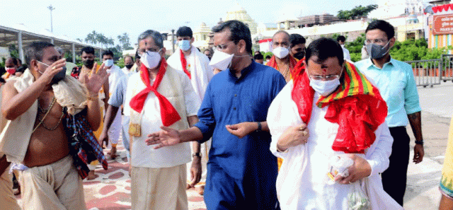 CJI Offers Prayer At Srimandir