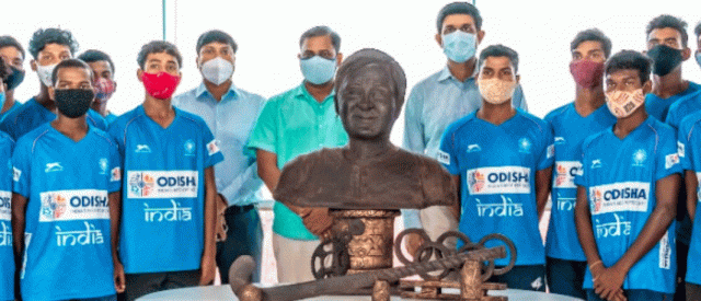 CM’s Chocolate Sculpture Unveiled