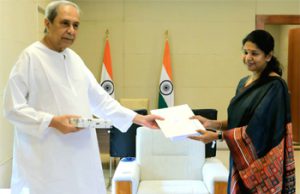 Kanimozhi Meets Naveen