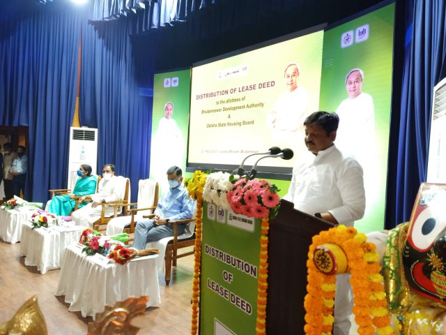 Beneficiaries Receive Lease Deeds