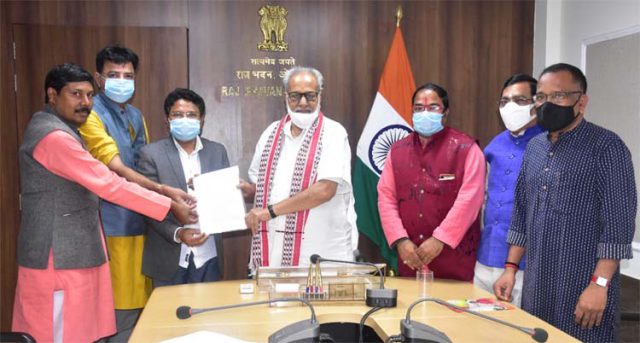 ସ୍ଥାନ ସଂରକ୍ଷଣ ପାଇଁ ରାଜ୍ୟପାଳଙ୍କ ଦ୍ୱାରସ୍ଥ