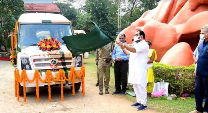 ପର୍ଯ୍ୟଟକଙ୍କ ପାଇଁ ଚନ୍ଦକାରେ ୪ଟି ଜଙ୍ଗଲ ସଫାରୀ ଯାନ