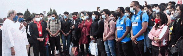 CM Welcomes Odia Students