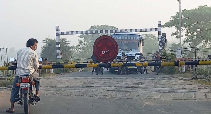 ଦୁଇ ଜିଲ୍ଲାବାସୀଙ୍କ ଦୁଃଖ ପାଲିଟିଛି ରେଳ ଫାଟକ