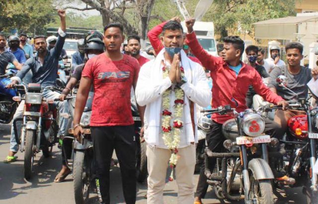 କଟକଣାକୁ ଖୋଲାଖୋଲି ଉଲ୍ଲଙ୍ଘନ