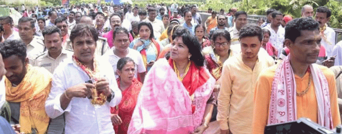 Verbal Duel Over Srimandir