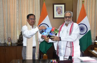 Guv Opens SoA Doc’s Book