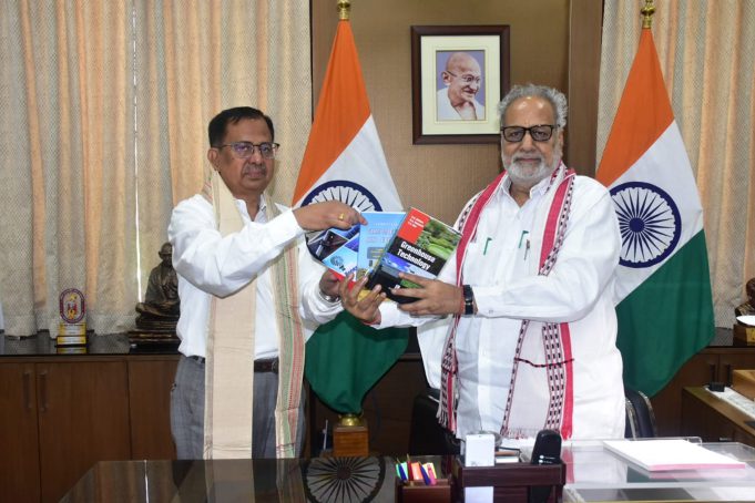 Guv Opens SoA Doc’s Book