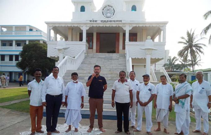 ପୁରୀ ଜିଲ୍ଲାପାଳଙ୍କ ସତସଙ୍ଗ ଠାକୁର ବାଡି ପରିଦର୍ଶନ