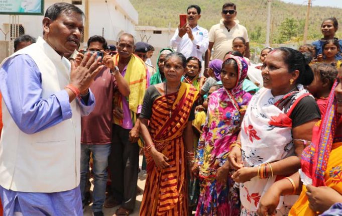 କେନ୍ଦ୍ର ଜନଜାତି ବ୍ୟାପାର ମନ୍ତ୍ରୀଙ୍କ ସମୀକ୍ଷା