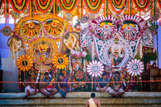 Hati Besha’ Darshan For Devotees