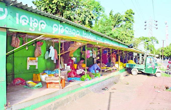 ଦୋକାନ ଘର ମାଲିଙ୍କ ଦେଖା ନାହିଁ