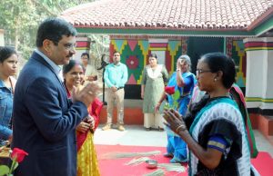 ବାଥୁଡ଼ି ଓ ସାନ୍ତାଳମାନଙ୍କର କଳାବସ୍ତୁ ପ୍ରଦର୍ଶନୀ