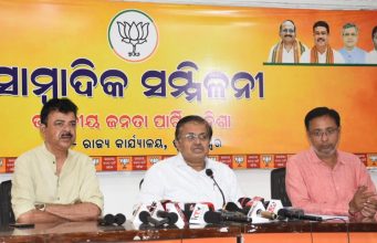ଲୋକଙ୍କୁ ମାଗଣାରେ ଘର ଦିଅ