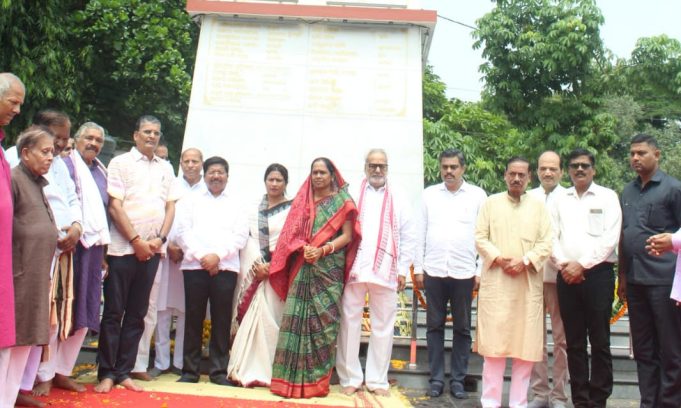 କ୍ରାନ୍ତି ଦିବସରେ ଅମର ଶହୀଦଙ୍କୁ ଶ୍ରଦ୍ଧାଞ୍ଜଳି