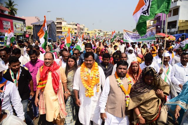 Congress On Gates Cry