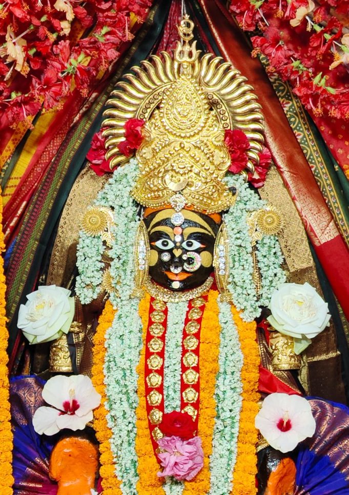 Divine Rituals Unfold On Puja Day 3