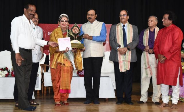 Tridhara Captivates Audience