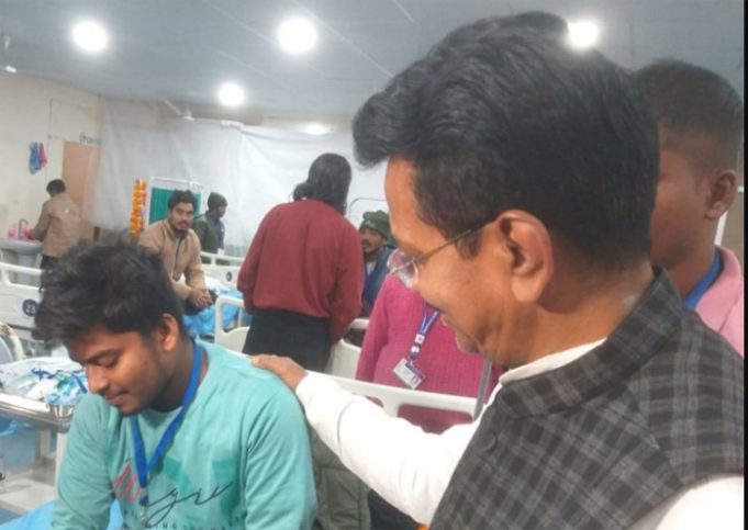 Labor Minister Meets Workers