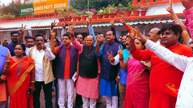 Man Mohan Lauds Modi