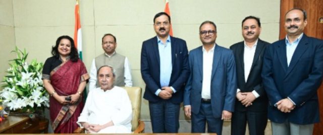 Mandarins Greet Chief Minister