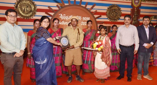 ଆର୍କଷଣ ସାଜିଛି ବହୁଭାଷୀ ନାଟକ