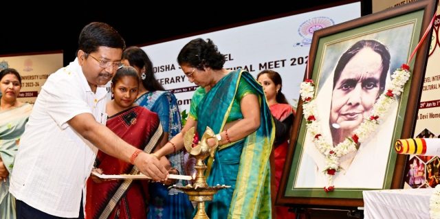 ନାରୀମାନେ ସବୁବେଳେ ଜାତିକୁ ବାଟ ଦେଖାଇଛନ୍ତି