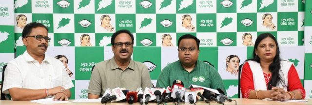 ଅଫିସରଙ୍କୁ ଟାର୍ଗେଟ କରୁଛି ବିଜେପି
