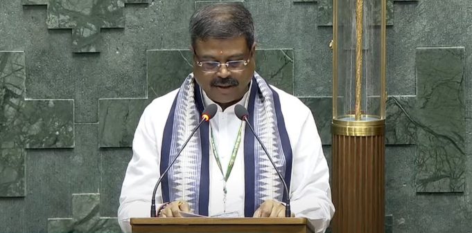 ଓଡିଆରେ ଶପଥ ନେଲେ ଧର୍ମେନ୍ଦ୍ର ପ୍ରଧାନ