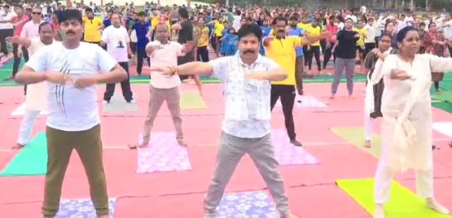 ଯୋଗ ମଣିଷକୁ ସୁସ୍ଥ ରଖେ