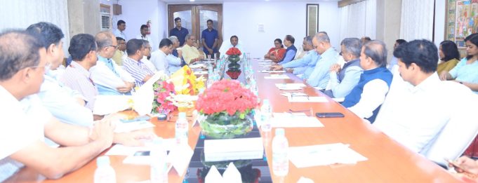 CM Seeks Officers Cooperation