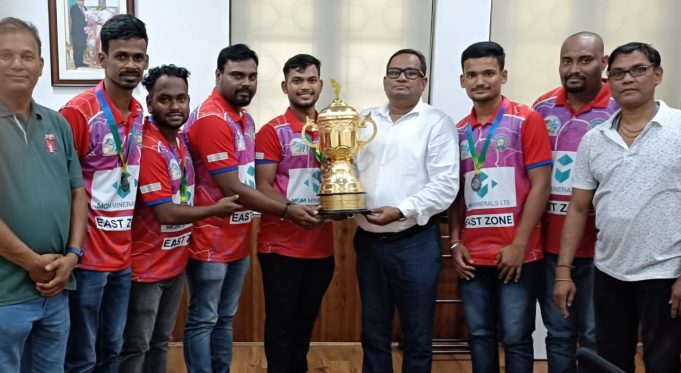 Sethi Honors Crickteers