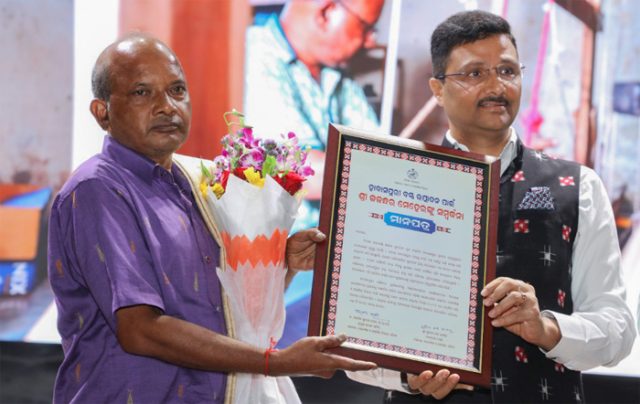 Padhee Promotes Handloom Products