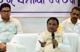 CM Visits Flood Zones
