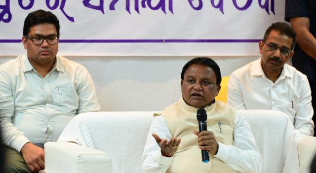 CM Visits Flood Zones