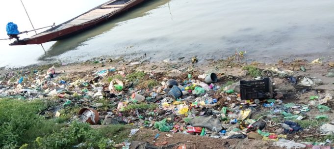 ପ୍ଲାଷ୍ଟିକରେ ପୋତି ହେଉଛି ଚିଲିକା