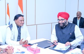 IOCL Chief Meets CM