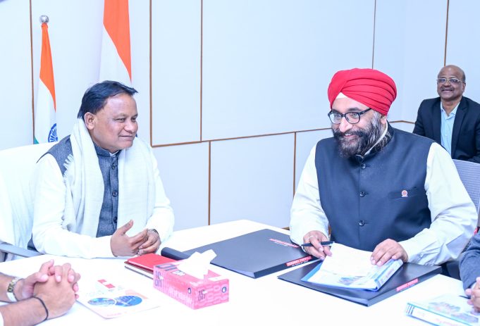 IOCL Chief Meets CM