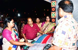 ହସ୍ତତନ୍ତ ପ୍ରଦର୍ଶନୀ ଉଦଘାଟିତ