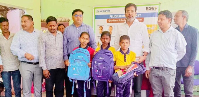 କୃତୀ ଛାତ୍ରଛାତ୍ରୀଙ୍କୁ ସମ୍ବର୍ଦ୍ଧିତ କଲା ବେଦାନ୍ତ