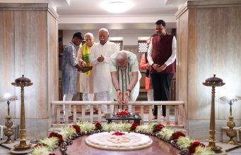 PM Visits Smurti Mandir