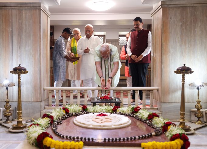 PM Visits Smurti Mandir