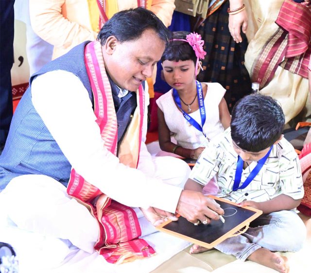 ପିଲାଙ୍କ ଖଡି ଛୁଆଁ ଆରମ୍ଭ
