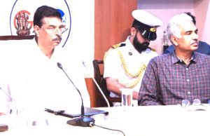 Guv Lauds Armed Forces