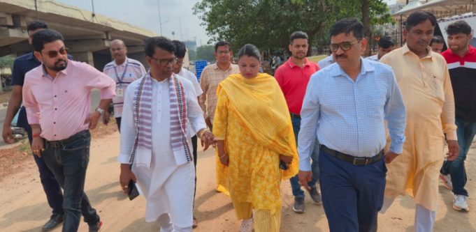 Minister Visits Labour Haat