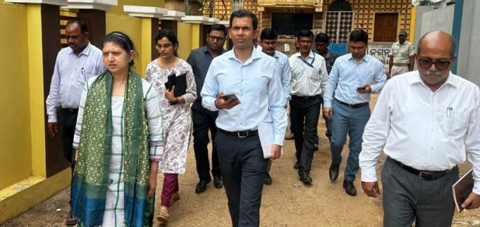 କେନ୍ଦୁଝରରେ ପୌର ଓ ପରିବହନ କାର୍ଯ୍ୟ ସମୀକ୍ଷା